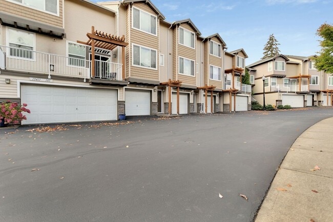 Photo - 2 Bed/3 Bath Beautiful Beaverton Townhome!