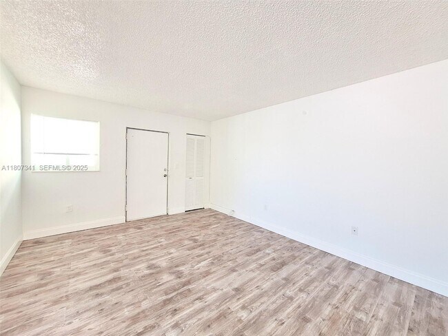 Photo - 2011 Bay Dr Unit 15