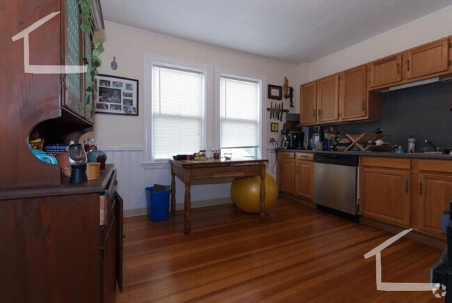Building Photo - Spacious Brighton Center 2-bed with big ro... Rental