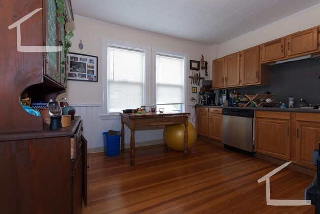 Spacious Brighton Center 2-bed with big ro... - Spacious Brighton Center 2-bed with big ro... Condo