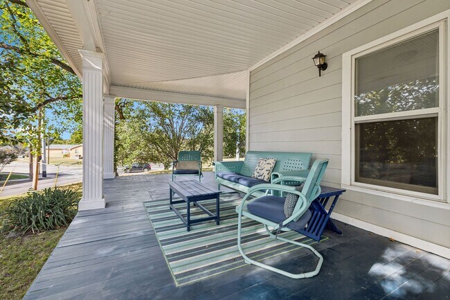 Photo - 920 Silverdene Pl