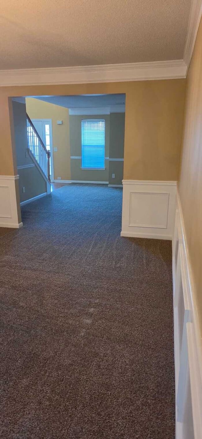 Photo - 5 Bedrooms 3baths Home For Rent