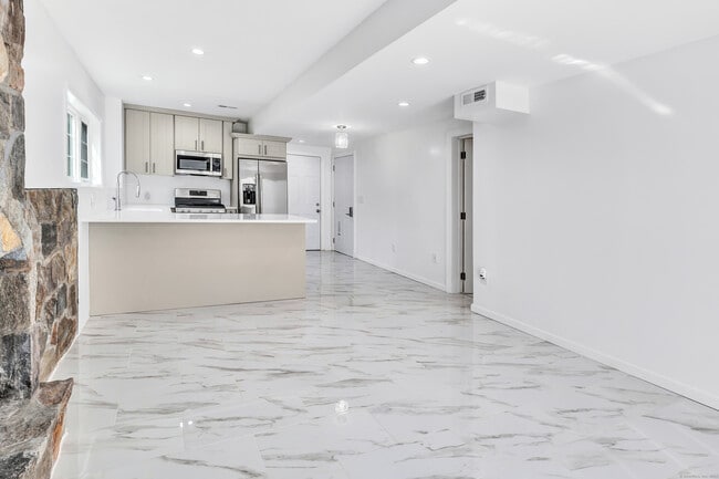 Photo - 1620 N Peters Ln