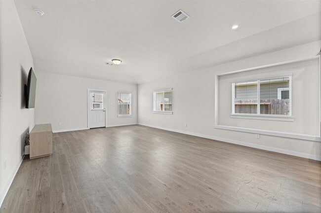Photo - 21409 Mary Myrtle St