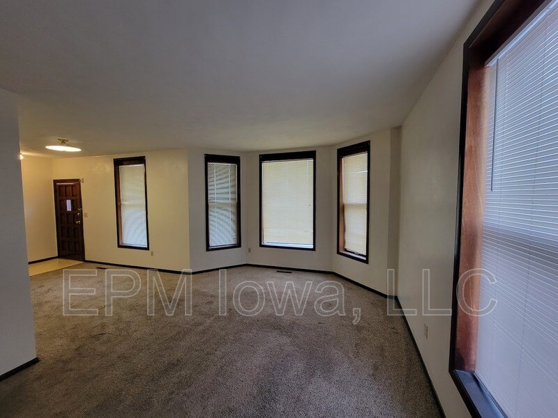 Photo - 306 1/2 1st St SE