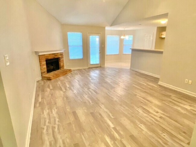 Photo - SkylarMillAve6837 Apartamento Unidad 1