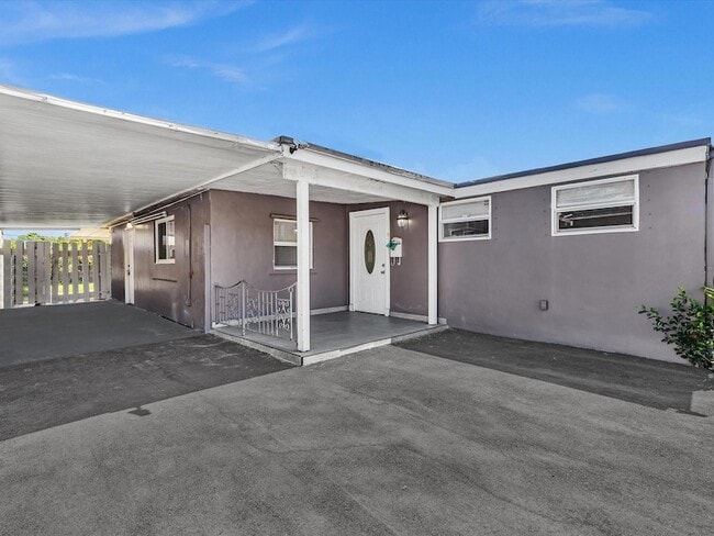 Photo - 6661 Meade St