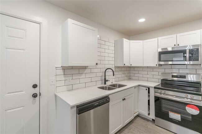 Photo - 533 Parkhill Cir