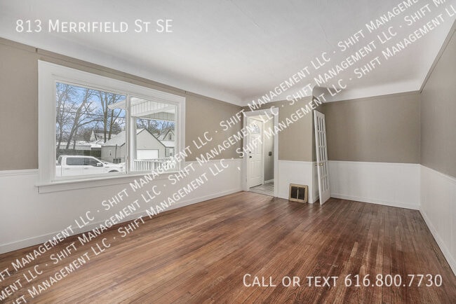 Photo - 813 Merrifield St SE