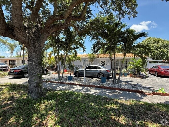 Building Photo - 2660 SW 92nd Ave Rental