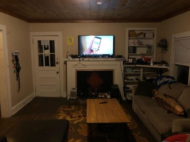 Photo - 1242 Old Bristol Rd