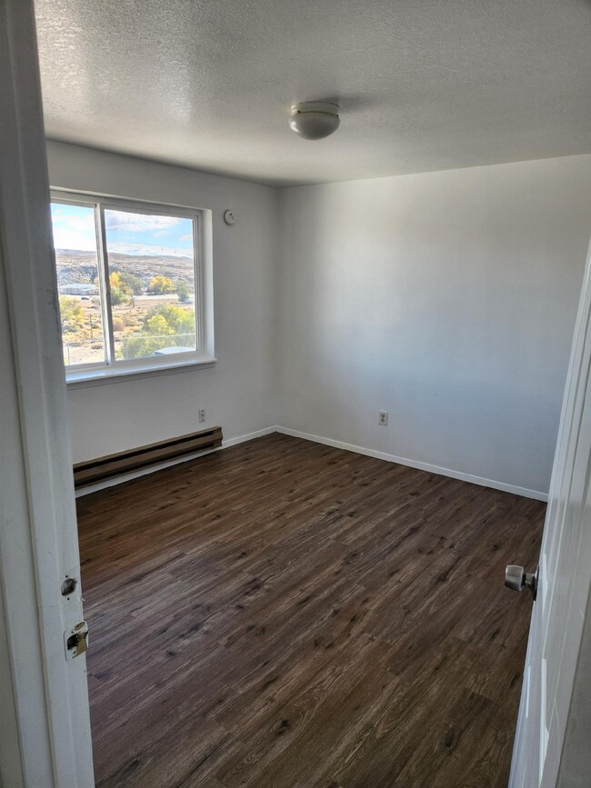 Photo - 847 Moccasin Ln