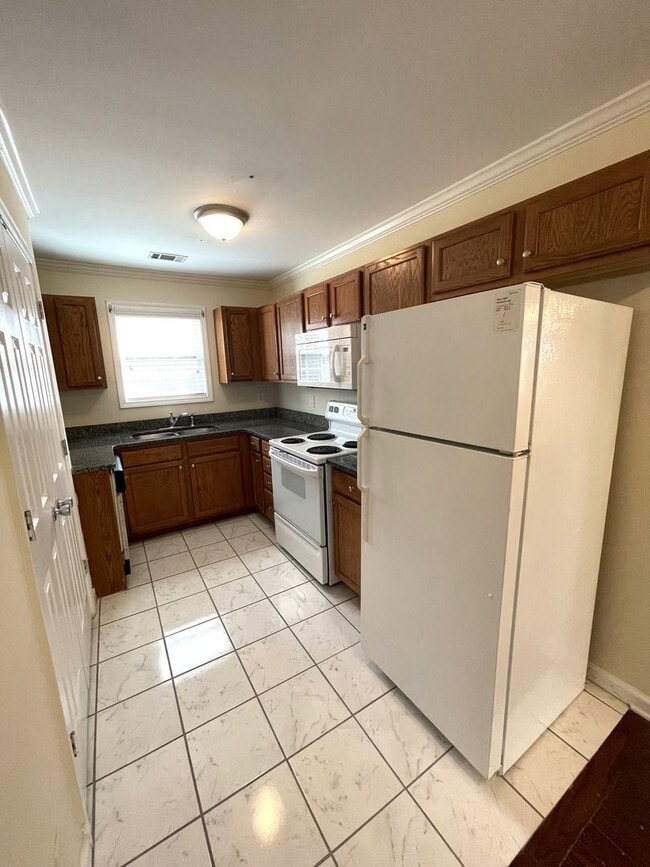 Photo - 5br House Near Campus