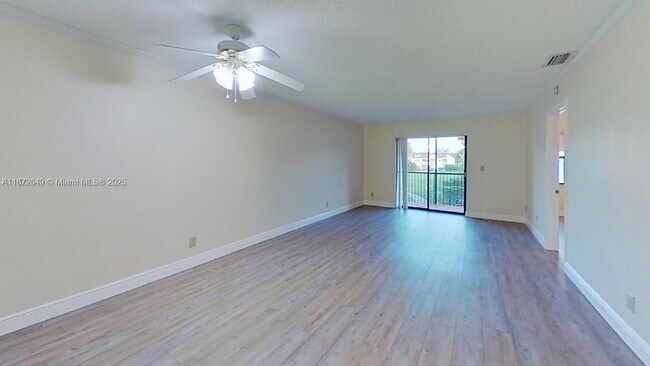 Photo - 7406 Woodmont Terrace Unidad 205