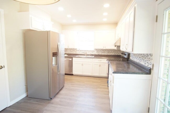 Photo - 2035 Allenhurst St