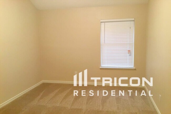 Photo - 1558 Aberdeen Dr