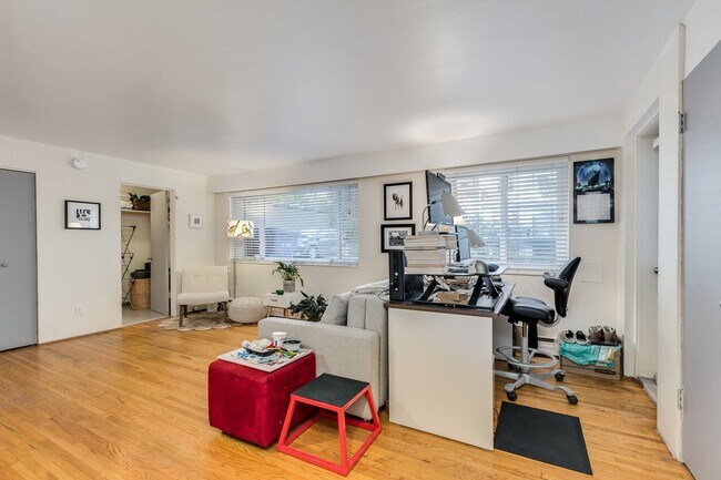 Building Photo - 1985 W 8th Ave Unit 102