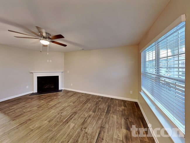 Photo - 2688 Mcintosh St