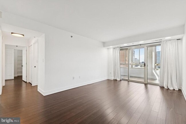 Building Photo - 2151 Jamieson Ave Unit 1002