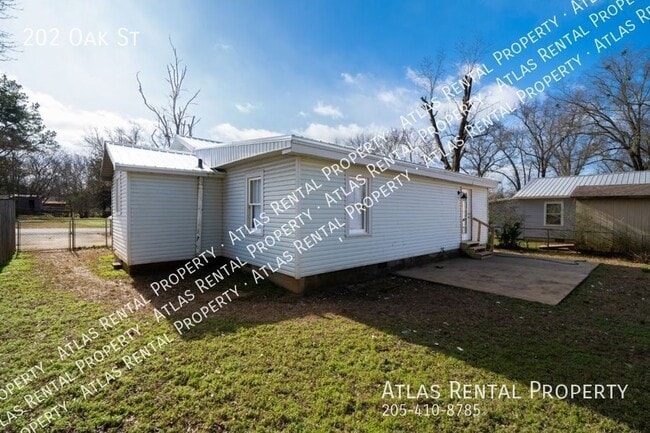 Photo - 202 Oak St