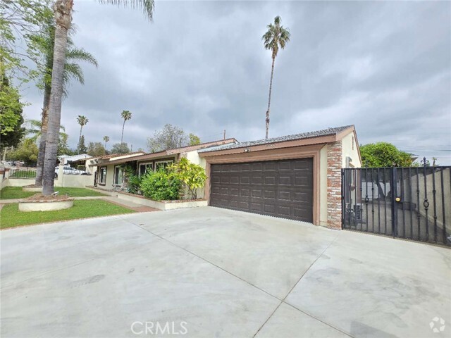 Building Photo - 1258 La Pintoresca Dr Rental