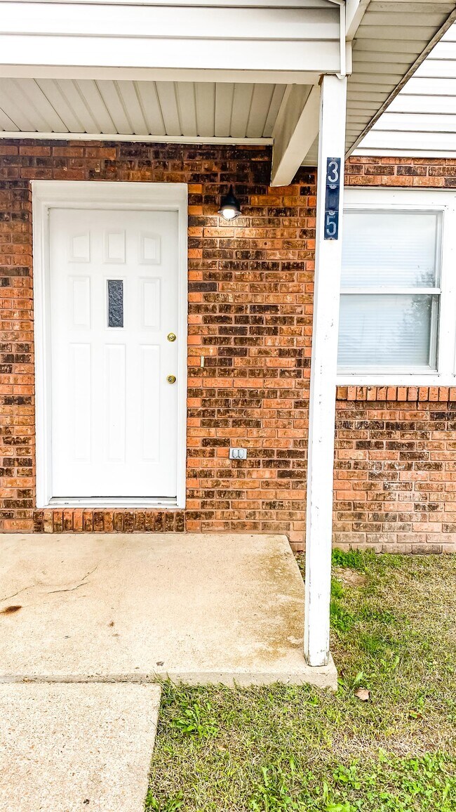 Photo - 305 Country Villa Ln