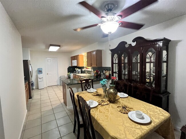 Photo - 28723 Sedgefield St