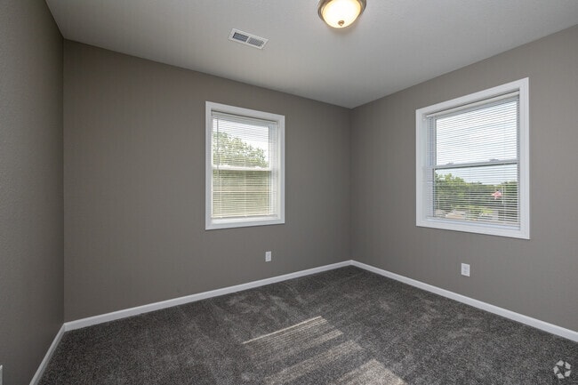 2BR, 1BA - 720 SF