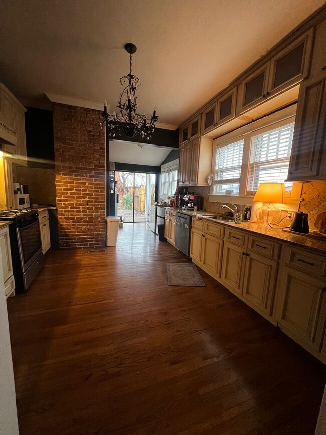 Photo - 759 Roycroft Pl