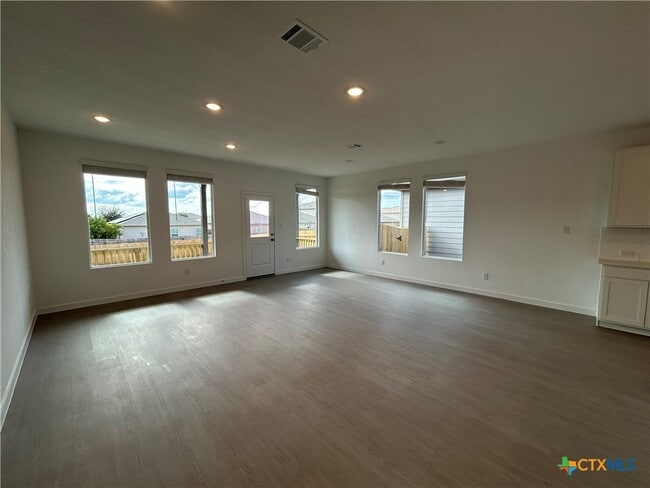 Photo - 728 Horsetail Ln