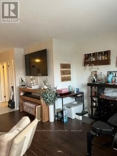 Photo - 2906 Dufferin St