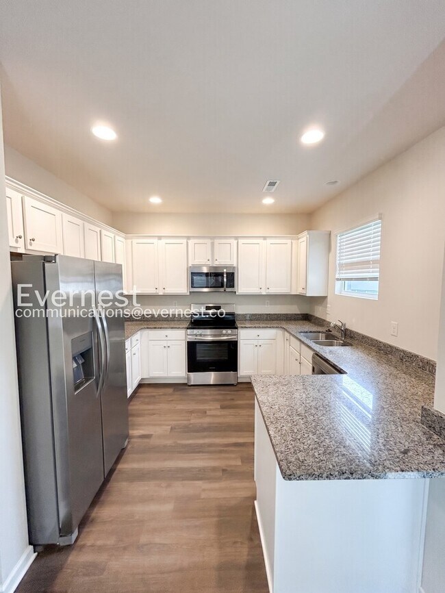 Photo - 218 Lee St