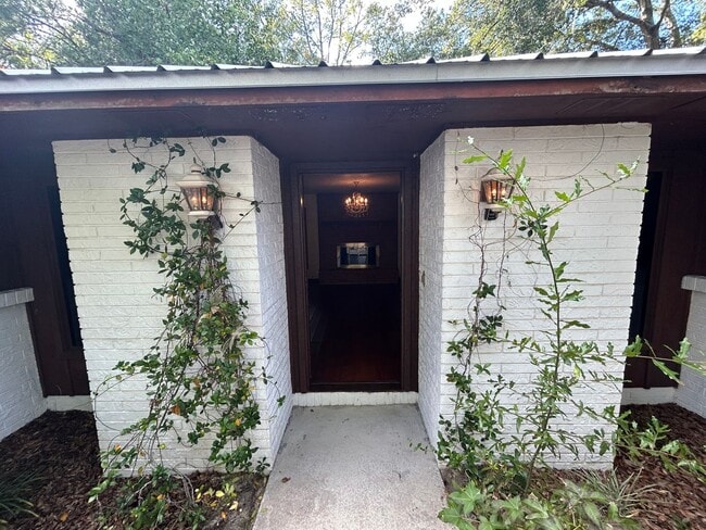 Photo - Spacious 3-Bedroom Home with Fenced Yard &...