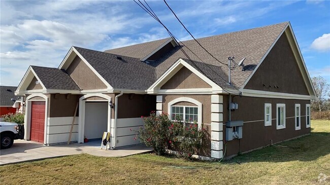 Building Photo - 404 Mesa Dr Rental