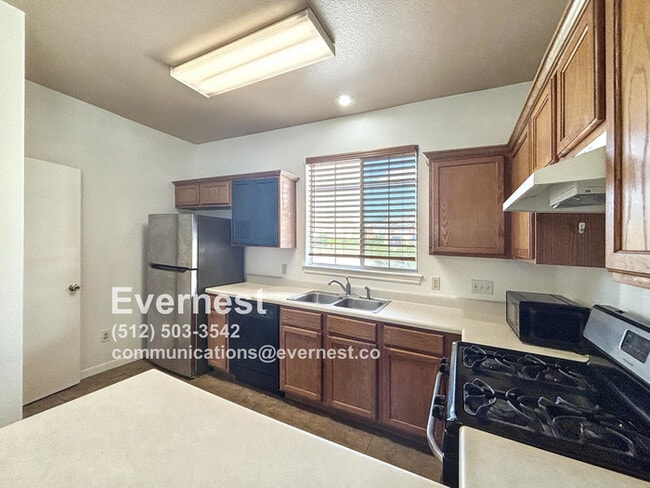 Photo - 2804 Southampton Way