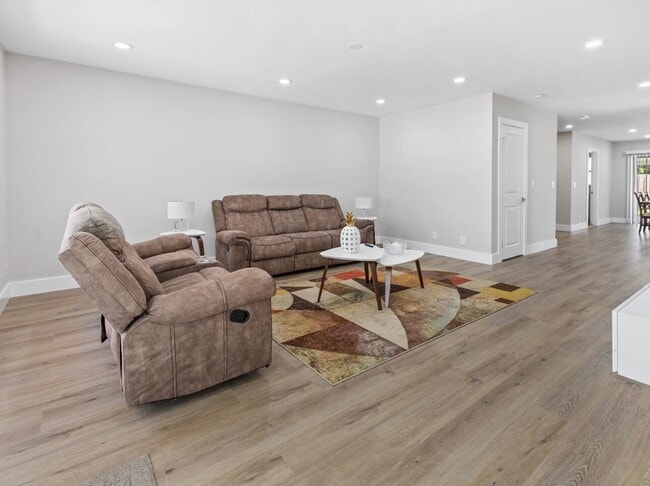 Photo - 1322 Riverside Cir