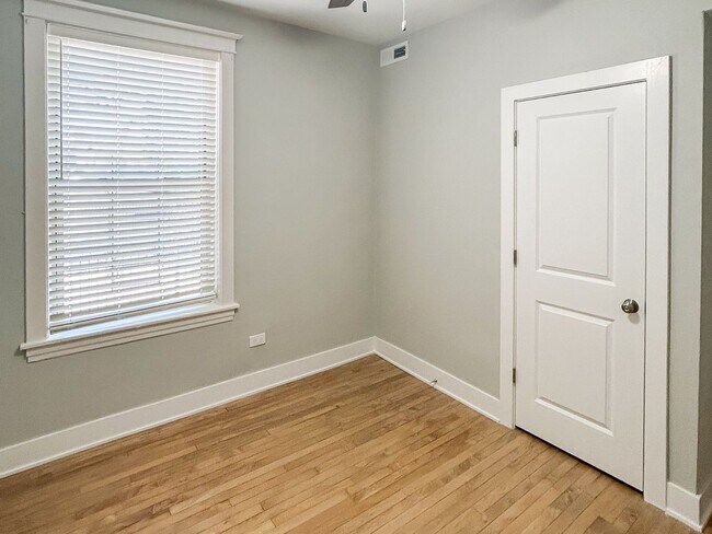 Photo - 1940 W Winona St Unit 1