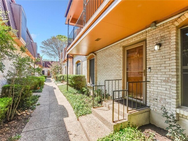 Photo - 7801 Shoal Creek Blvd Unidad 104