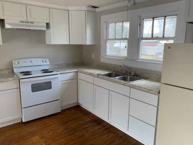 Photo - 911 E Ash St