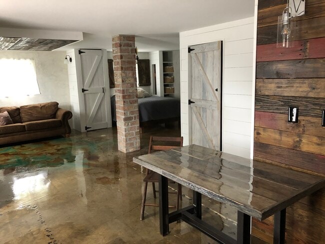 Photo - 27 Hambrick Rd Unit e