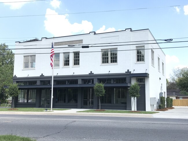 Building Exterior. Apartments Located Upstairs - 1509 Highland Rd Apartments