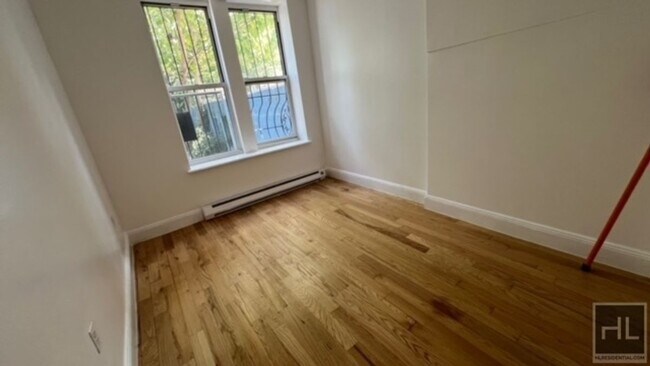 Photo - NEWLY RENOVATED BEAUTIFUL 2 BEDROOMS WITH ... Unit 1R