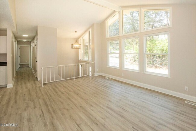 Photo - 106 Newport Dr