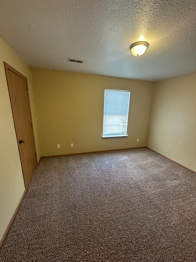 Photo - 103 S Woods Ct