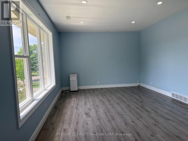 Photo - 228 Burnside Dr