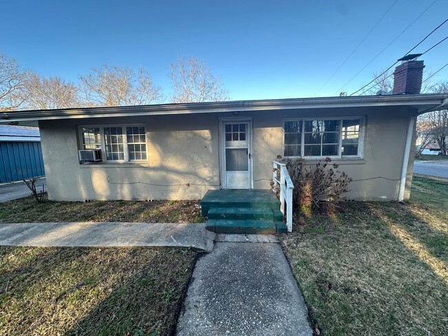 Building Photo - Affordable 2 Bedroom Home with Garage & Extra Space