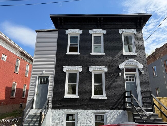 Building Photo - 30 Kline St Unit Up