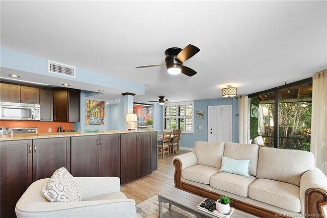 Photo - 311 Golfview Cir