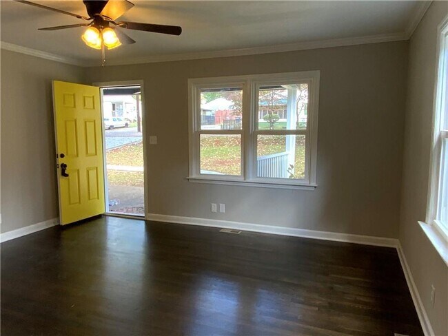 Photo - 578 Oakhurst Dr