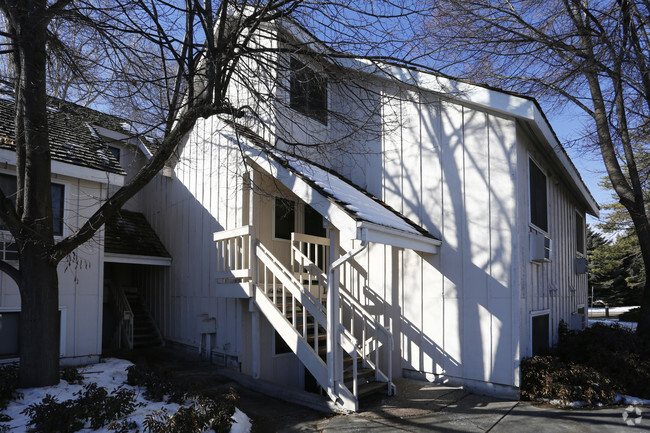 Scotch Pine Village - Scotch Pines Village Apartments